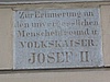 Pamtn deska na beneovskm nmst:
'Na pam
nezapomenutelnho
laskavho lovka a lidovho csae Josefa II'