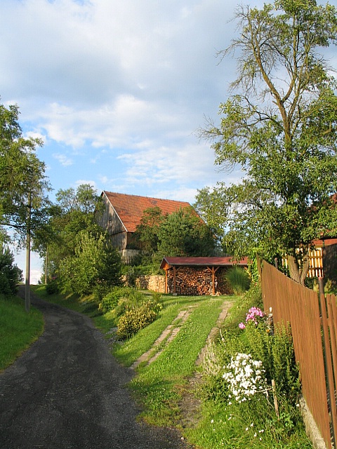 u ervenho Dvora
